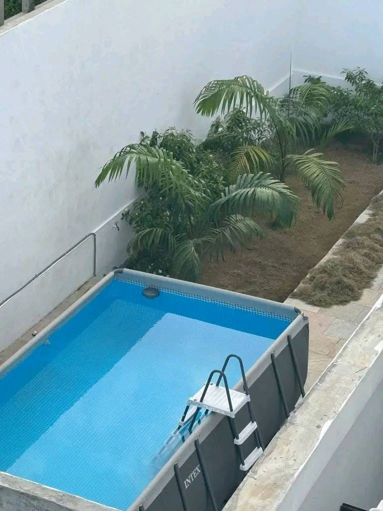 Villa de 4 Chambres avec jardin à Louer à Fidjrossè Plage_2