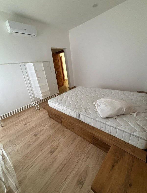 Villa de 4 Chambres avec jardin à Louer à Fidjrossè Plage_24