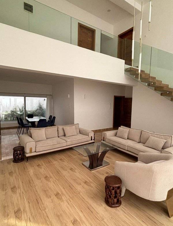 Villa de 4 Chambres avec jardin à Louer à Fidjrossè Plage_3