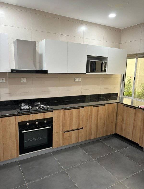 Villa de 4 Chambres avec jardin à Louer à Fidjrossè Plage_4