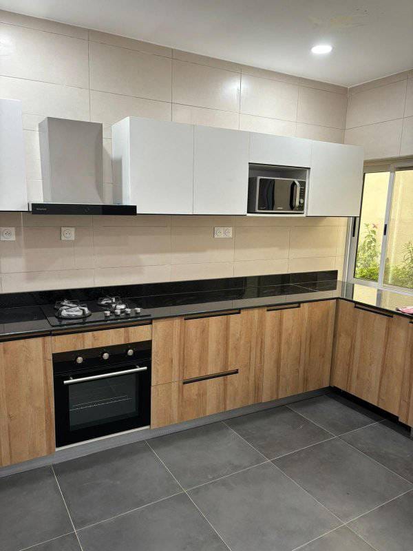 Villa de 4 Chambres avec jardin à Louer à Fidjrossè Plage_4