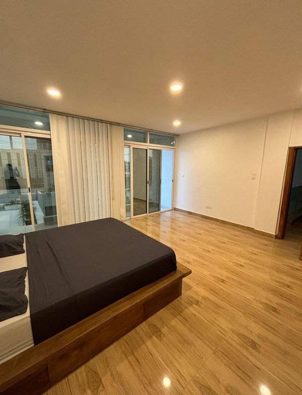 Villa de 4 Chambres avec jardin à Louer à Fidjrossè Plage_8