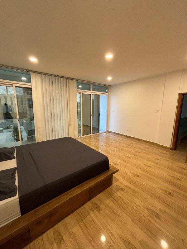 Villa de 4 Chambres avec jardin à Louer à Fidjrossè Plage_8