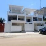 À vendre : Villa duplex neuve de 5 chambres et 2 salons à Akpakpa PLM - Aledjo, Cotonou. Superficie de 300 m² avec garage pour 3 véhicules.