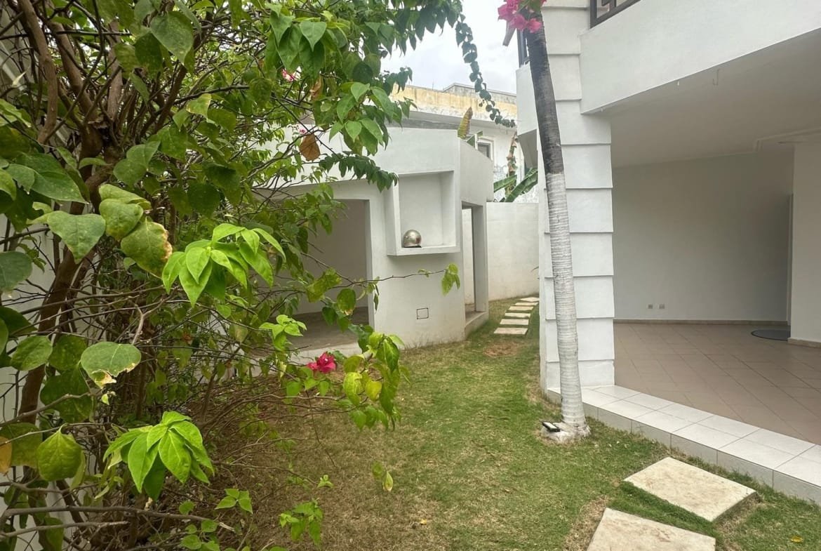 Villa duplex meublée à louer - Haie Vivie, Cotonou - BENIN-IMMO