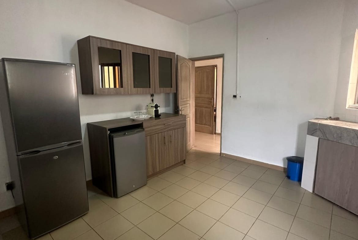 Villa duplex meublée à louer - Haie Vivie, Cotonou - BENIN-IMMO