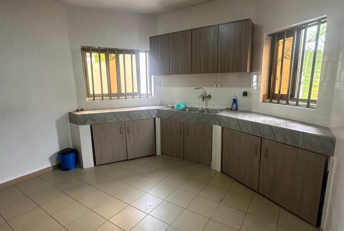 Villa duplex meublée à louer - Haie Vivie, Cotonou - BENIN-IMMO