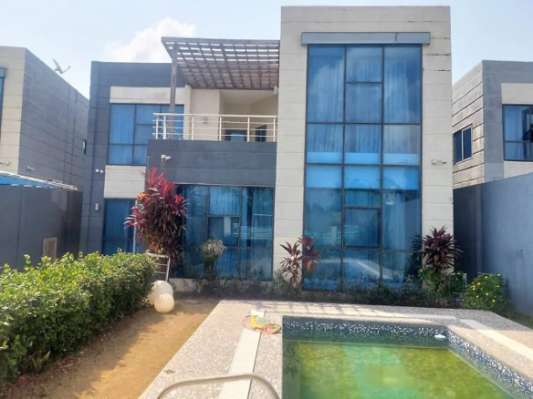 Villa meublée avec piscine vue sur mer à louer à Cotonou