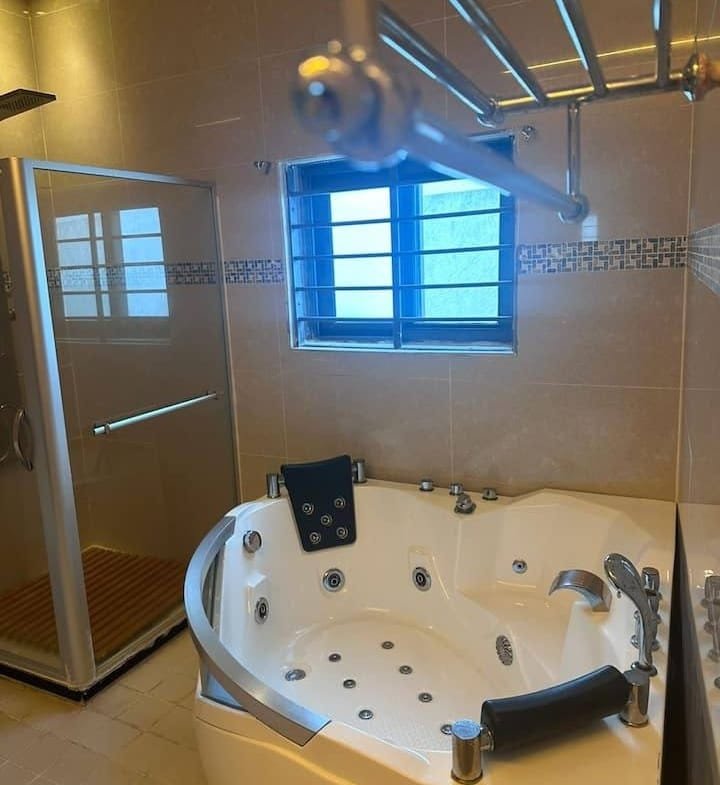 Villa meublée avec piscine vue sur mer à louer à Cotonou - BENIN-IMMO