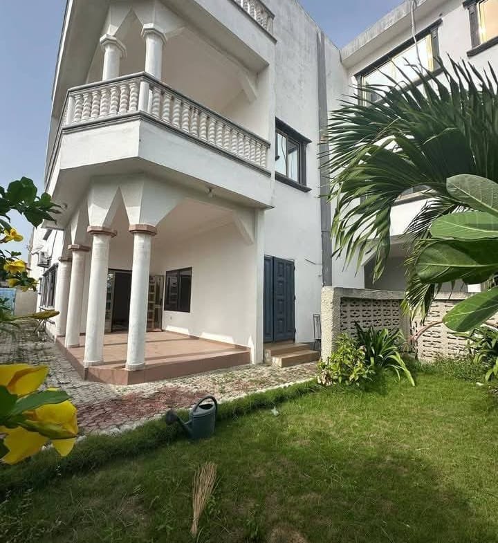 Location villa climatisée à Fidjrossè Plage avec vue mer - BENIN-IMMO