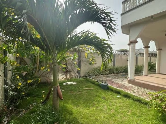 Location villa climatisée à Fidjrossè Plage avec vue mer