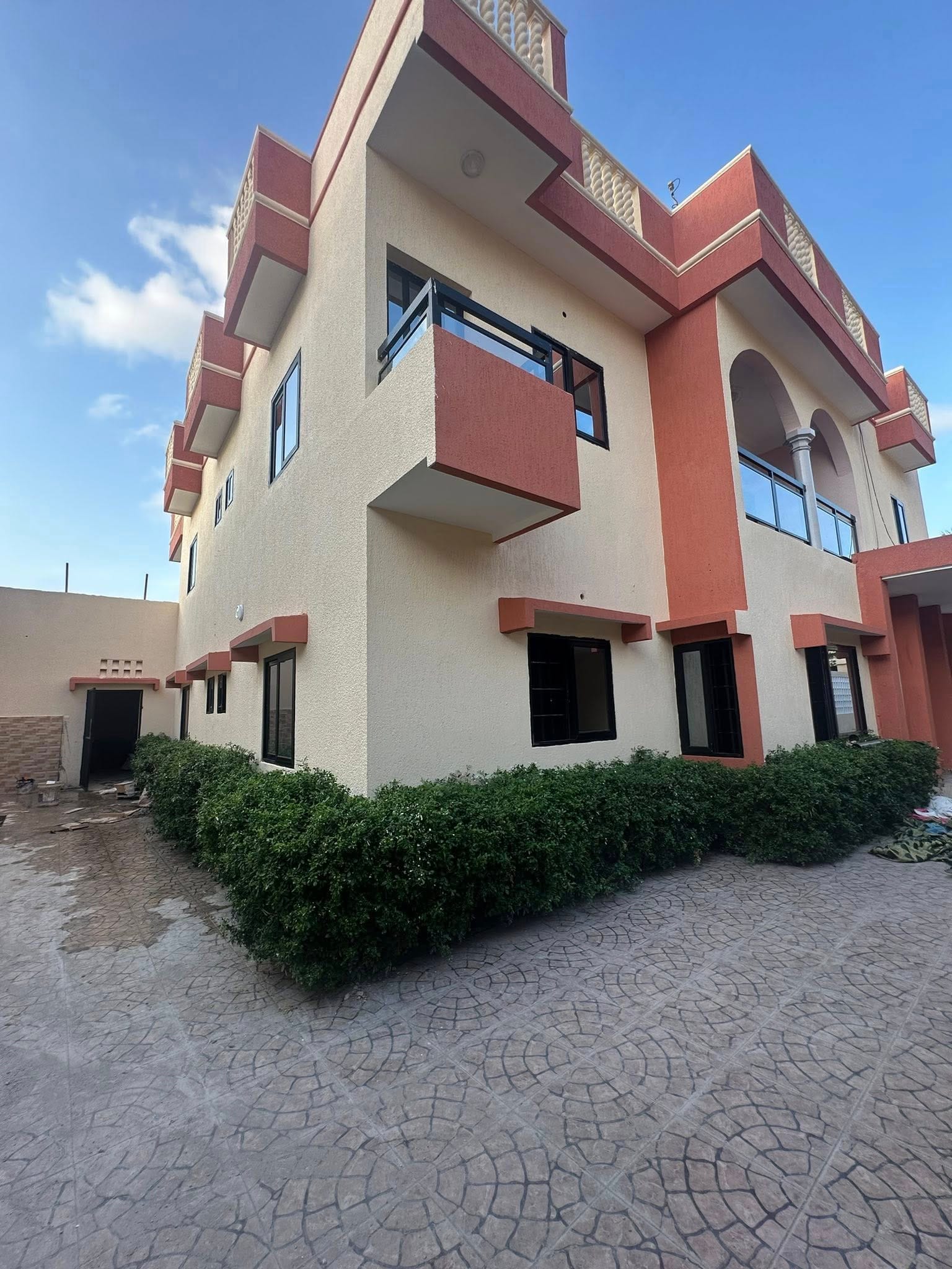 Villa Duplex de 6 Chambres à Louer à Calavi Aitchedji