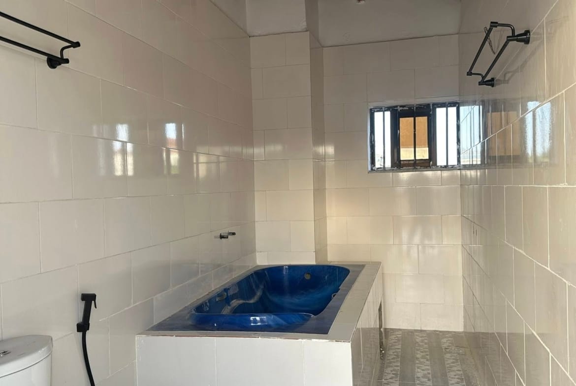 Villa Duplex de 6 Chambres à Louer à Calavi Aitchedji - BENIN-IMMO