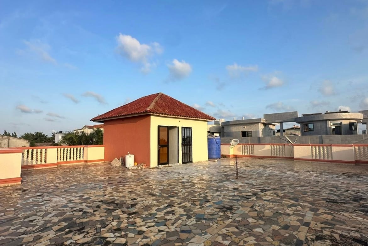 Villa Duplex de 6 Chambres à Louer à Calavi Aitchedji - BENIN-IMMO