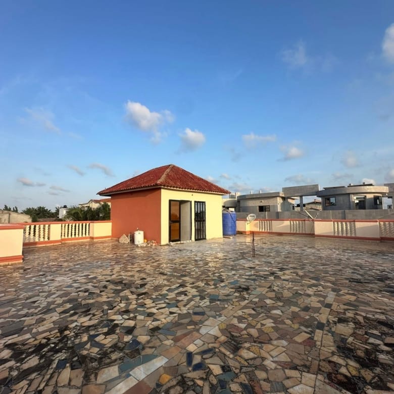 Villa Duplex de 6 Chambres à Louer à Calavi Aitchedji - BENIN-IMMO