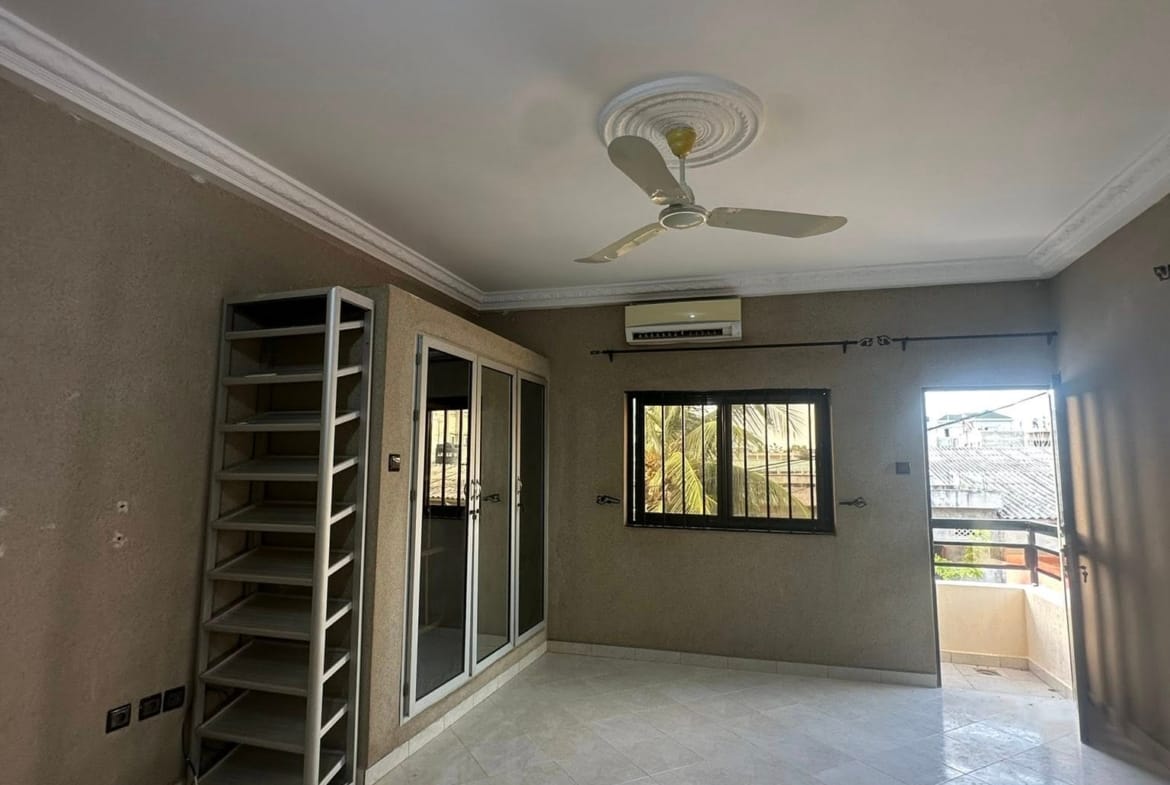 Villa Duplex de 6 Chambres à Louer à Calavi Aitchedji - BENIN-IMMO