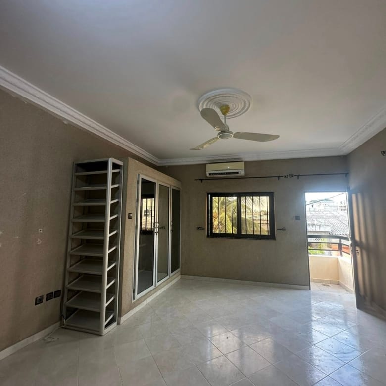 Villa Duplex de 6 Chambres à Louer à Calavi Aitchedji - BENIN-IMMO