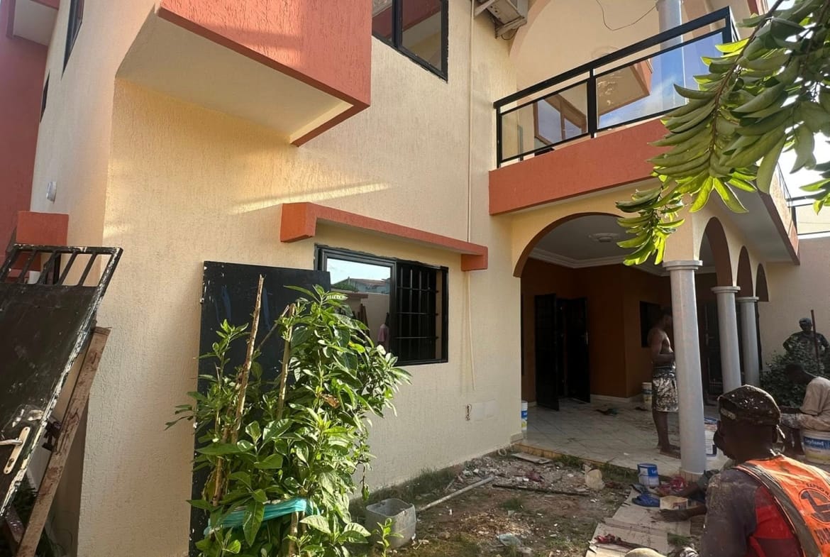 Villa Duplex de 6 Chambres à Louer à Calavi Aitchedji - BENIN-IMMO
