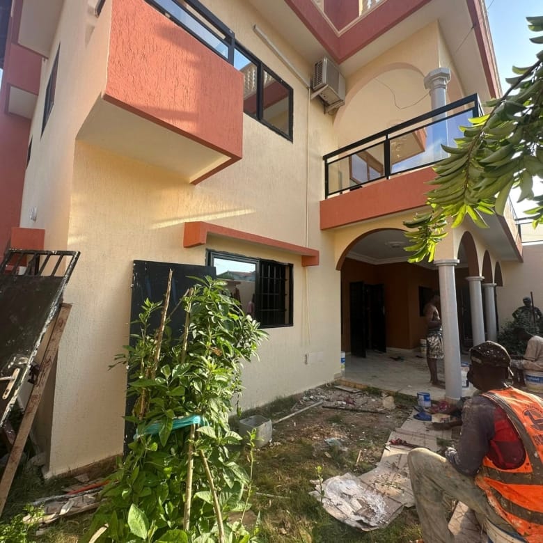 Villa Duplex de 6 Chambres à Louer à Calavi Aitchedji - BENIN-IMMO