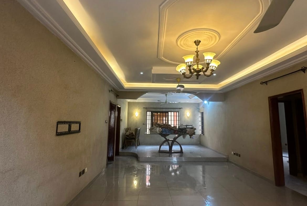 Villa Duplex de 6 Chambres à Louer à Calavi Aitchedji - BENIN-IMMO