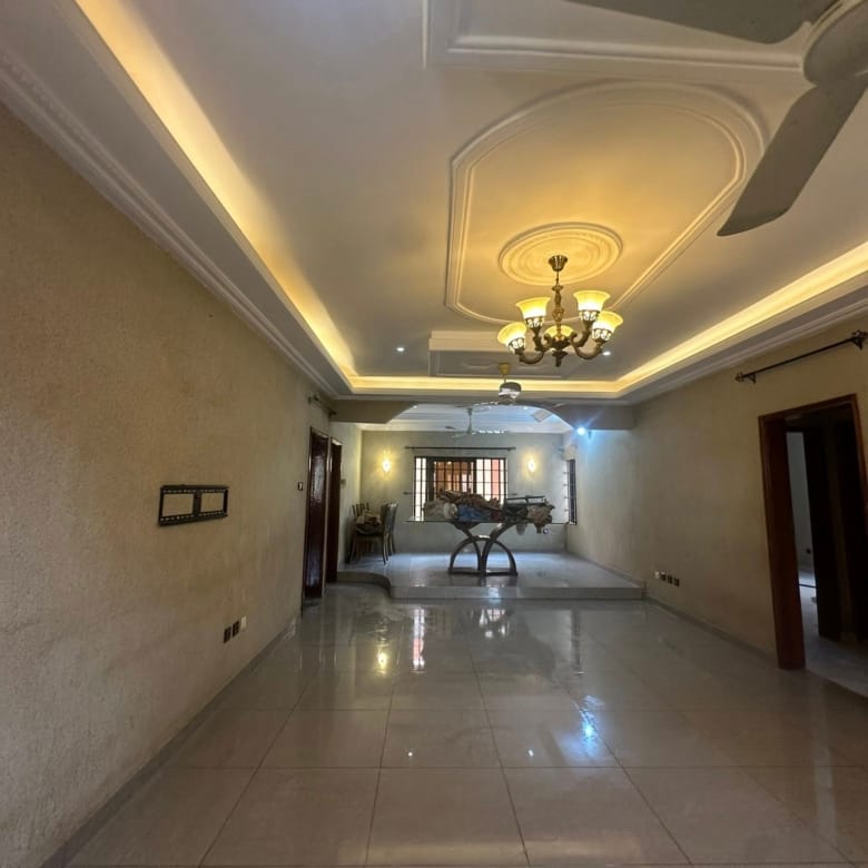 Villa Duplex de 6 Chambres à Louer à Calavi Aitchedji - BENIN-IMMO
