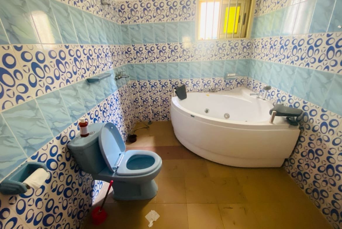 Vente Villa R+2 de 6 Chambres à Fidjrossè