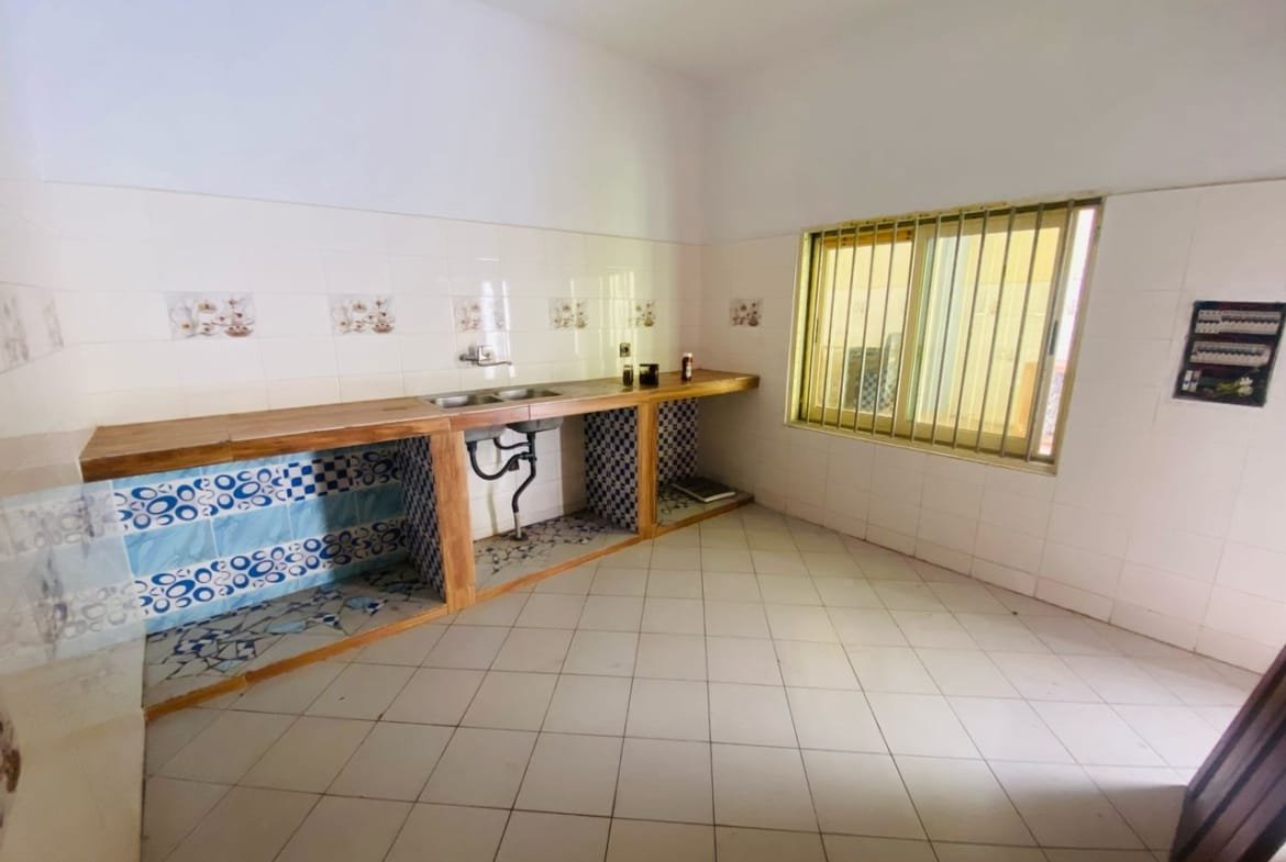 Vente Villa R+2 de 6 Chambres à Fidjrossè