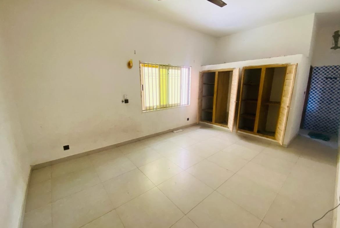 Vente Villa R+2 de 6 Chambres à Fidjrossè