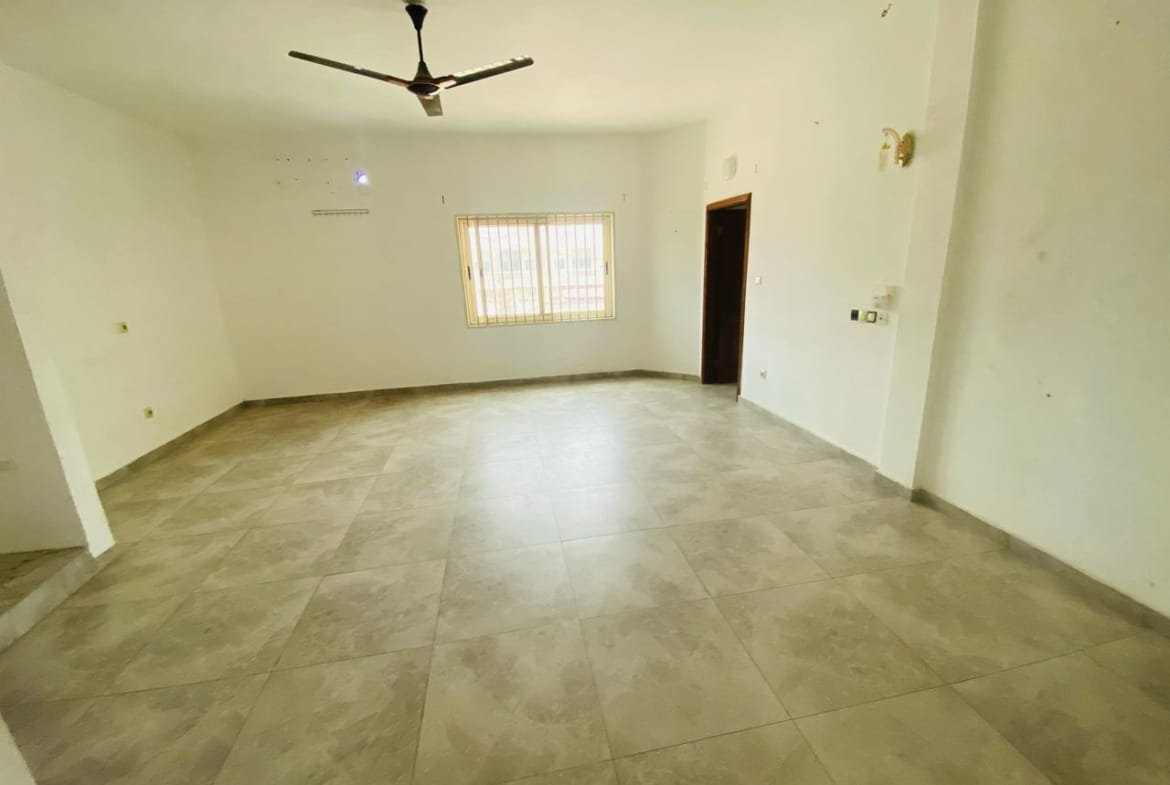 Vente Villa R+2 de 6 Chambres à Fidjrossè