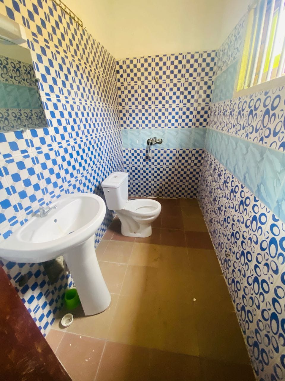 Villa R+2 de 6 Chambres à Vendre à Fidjrossè_18