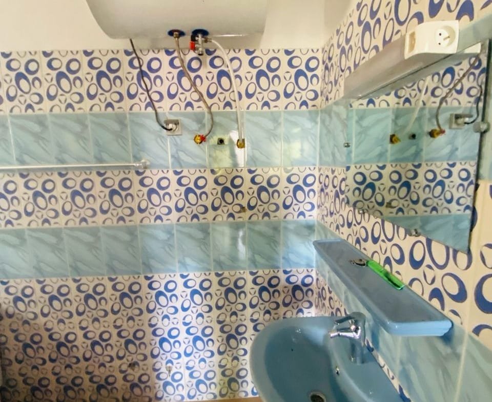 Villa R+2 de 6 Chambres à Vendre à Fidjrossè_19