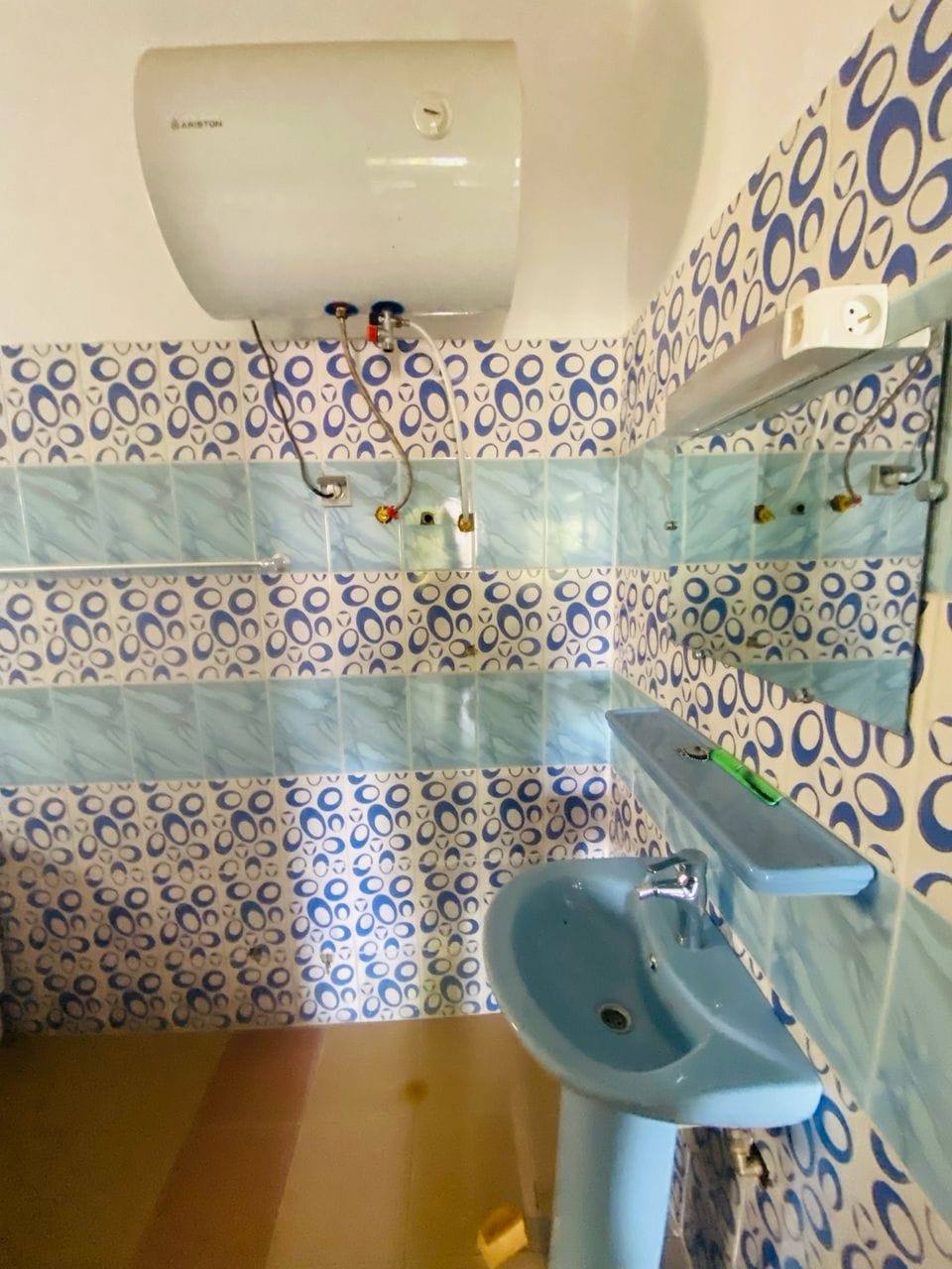 Villa R+2 de 6 Chambres à Vendre à Fidjrossè_19