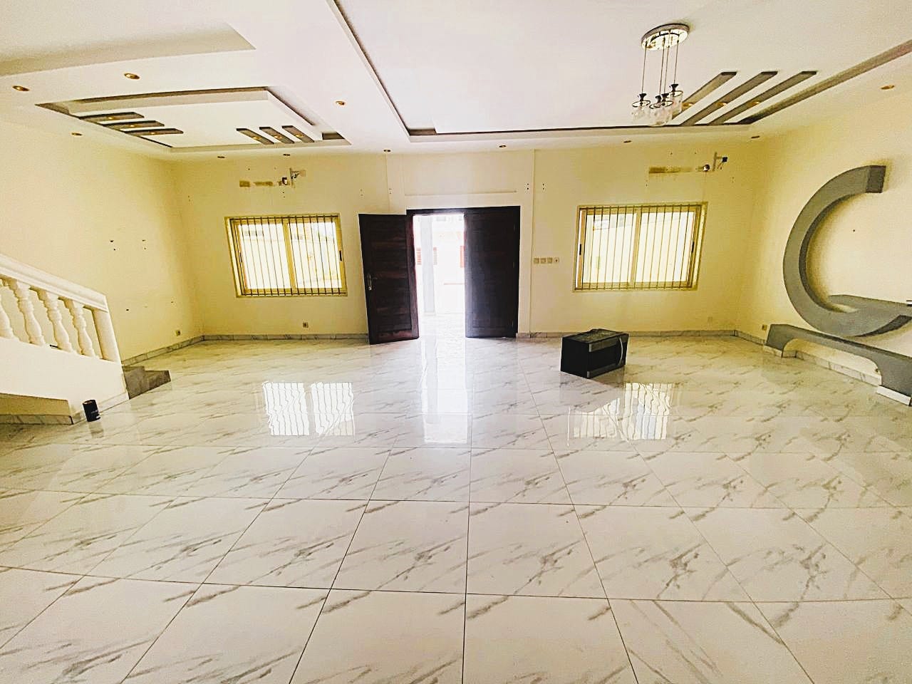 Vente Villa R+2 de 6 Chambres à Fidjrossè