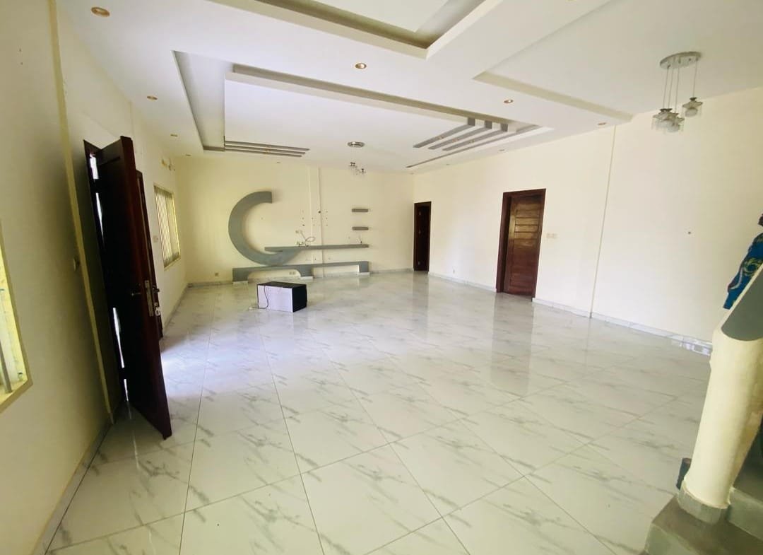 Vente Villa R+2 de 6 Chambres à Fidjrossè