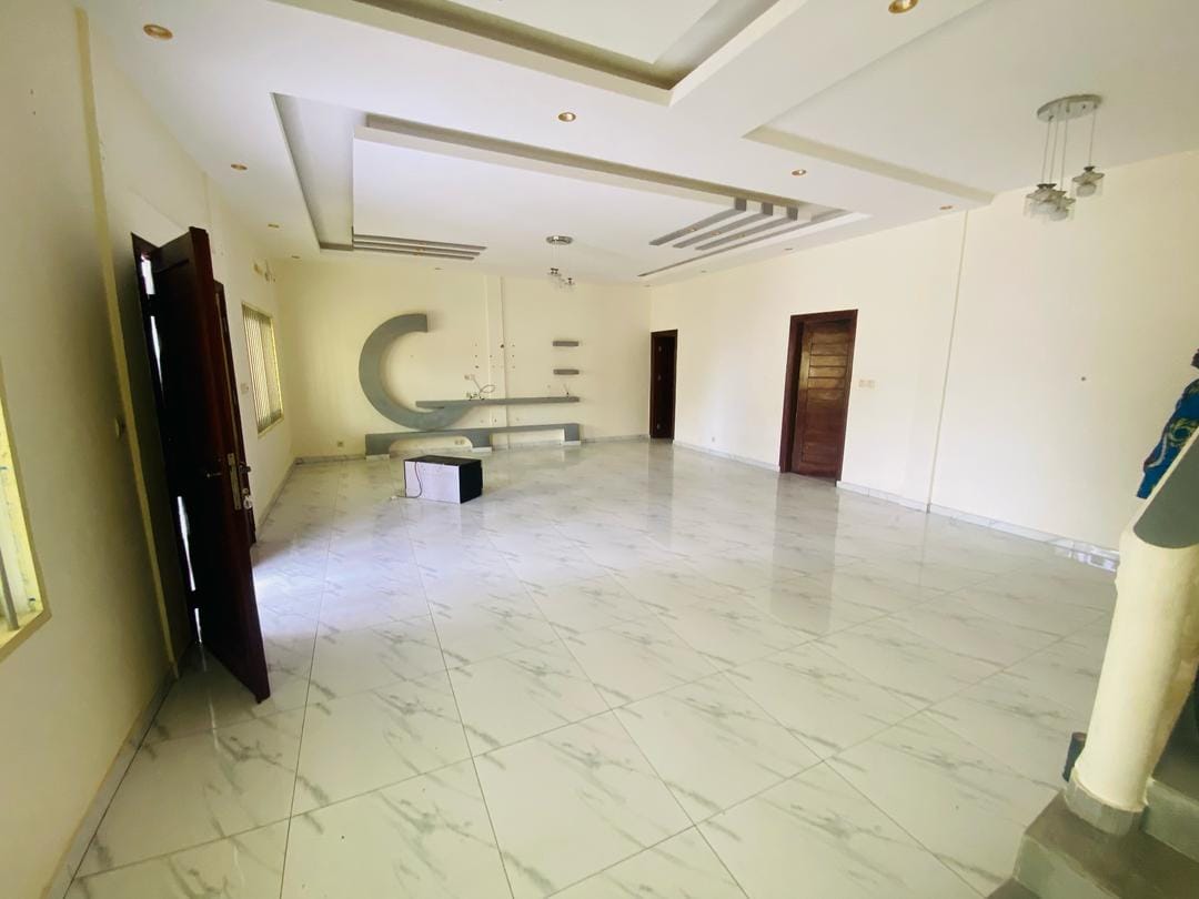 Vente Villa R+2 de 6 Chambres à Fidjrossè