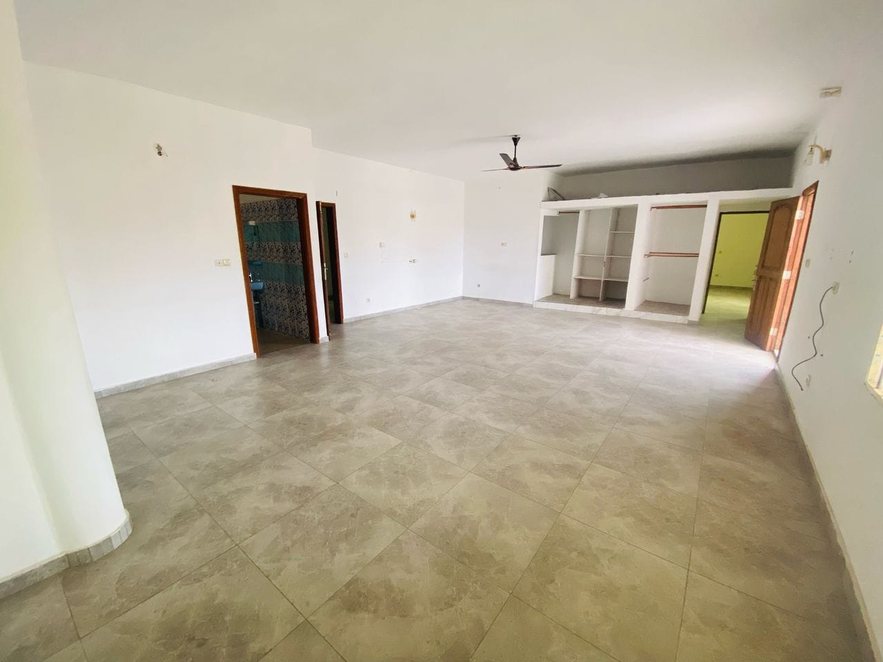 Vente Villa R+2 de 6 Chambres à Fidjrossè