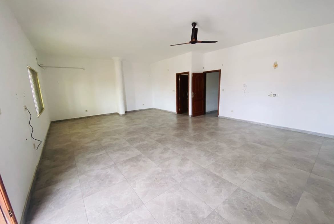 Vente Villa R+2 de 6 Chambres à Fidjrossè