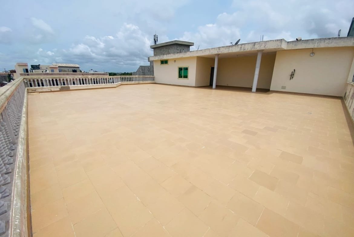 Vente Villa R+2 de 6 Chambres à Fidjrossè