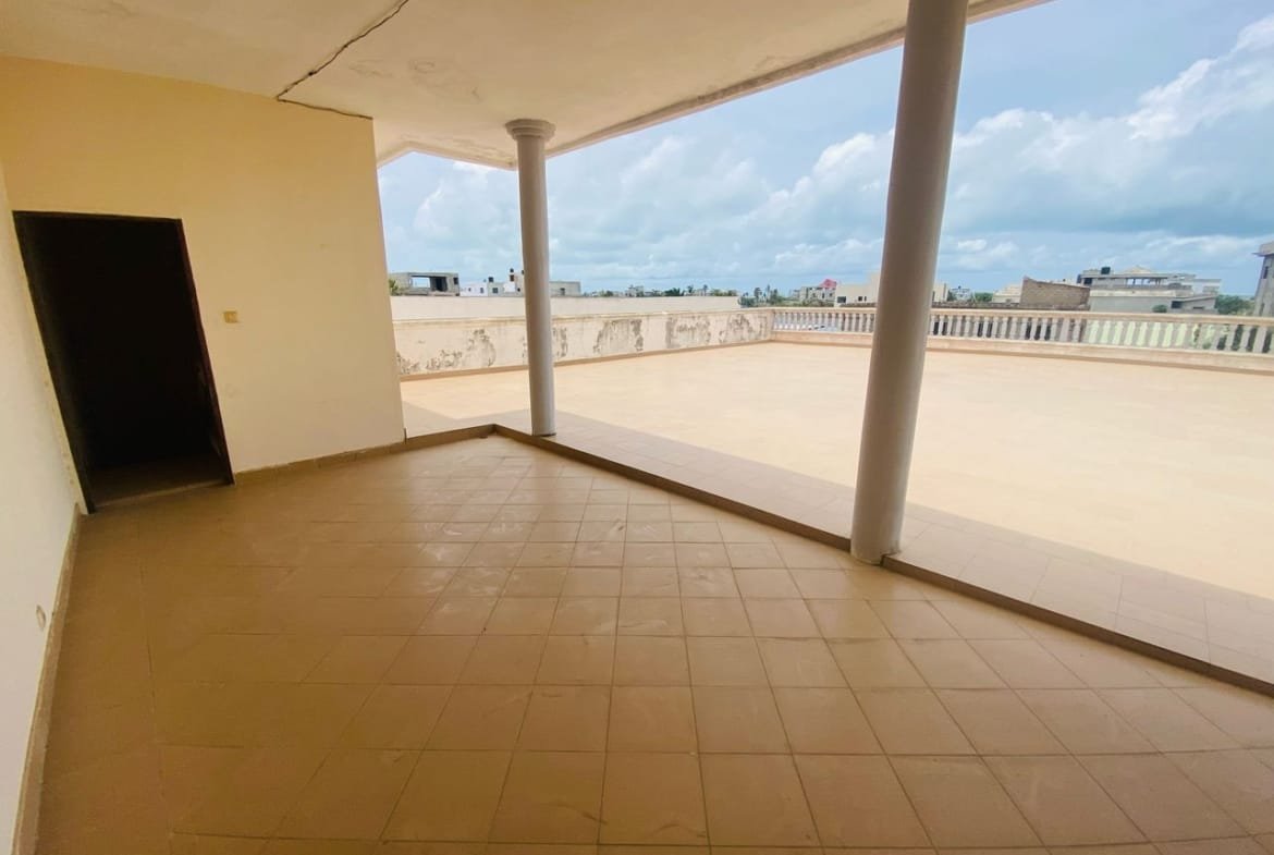 Vente Villa R+2 de 6 Chambres à Fidjrossè