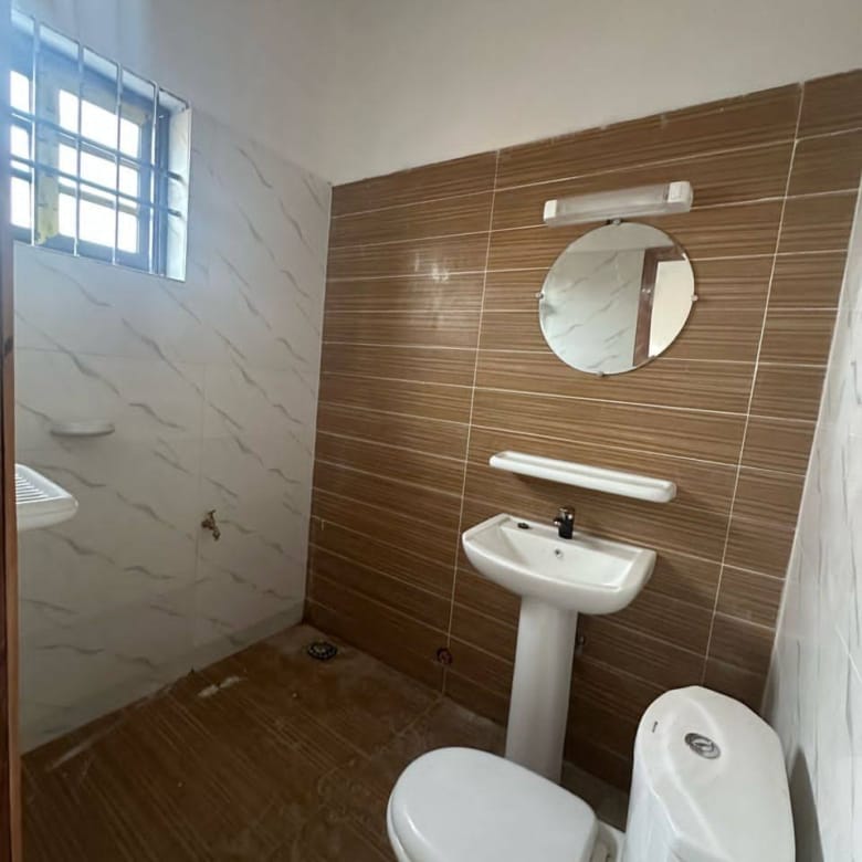 2 Chambres Salon à Louer à Fidjrossè Akogbato_10