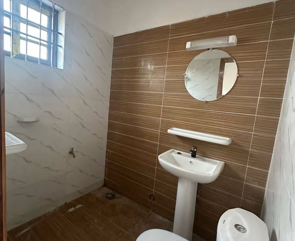 2 Chambres Salon à Louer à Fidjrossè Akogbato_10