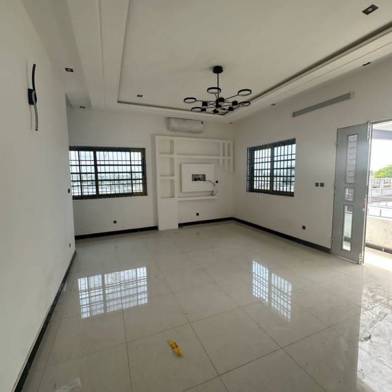 2 Chambres Salon à Louer à Fidjrossè Akogbato_11