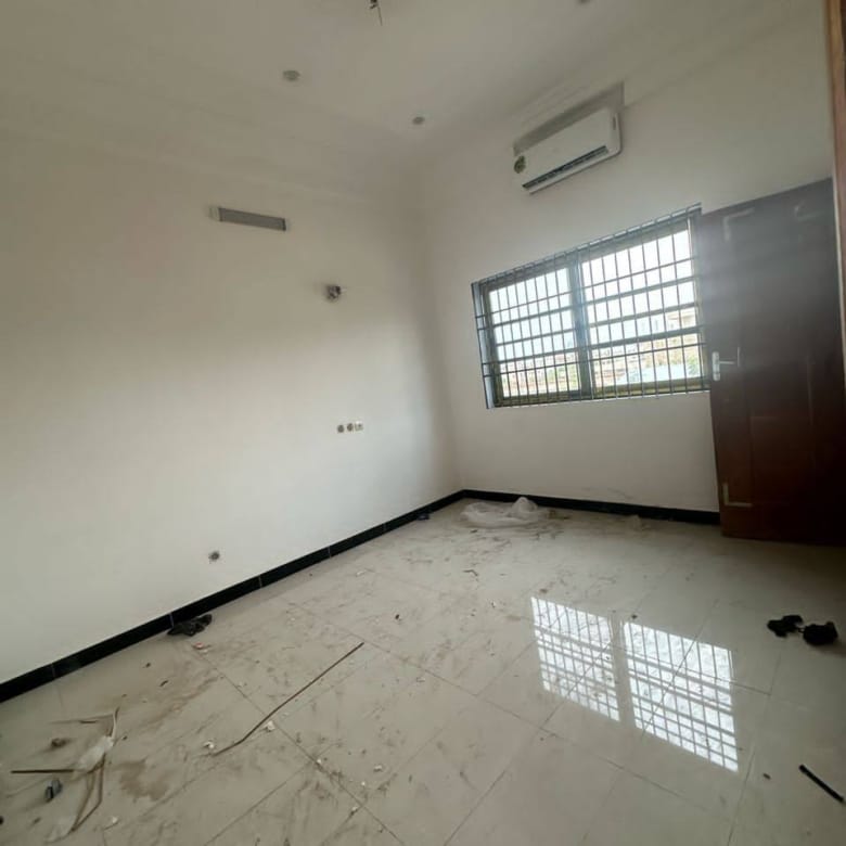 2 Chambres Salon à Louer à Fidjrossè Akogbato_13