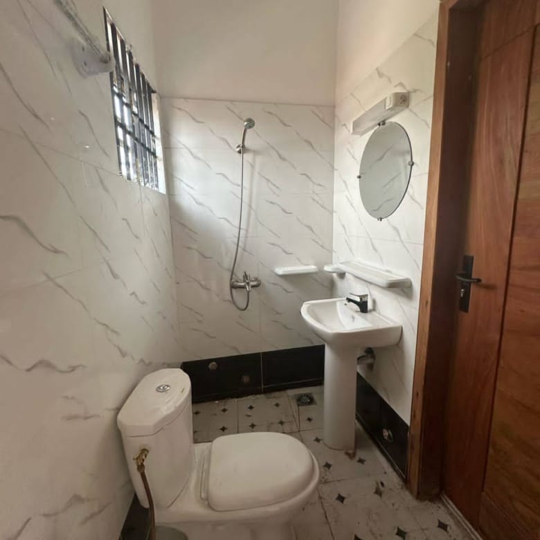 2 Chambres Salon à Louer à Fidjrossè Akogbato_7
