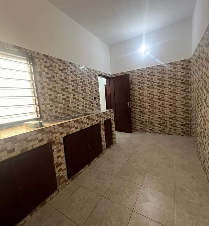Appartement 2 Chambres Salon à Louer à Fidjrossè Plage_4
