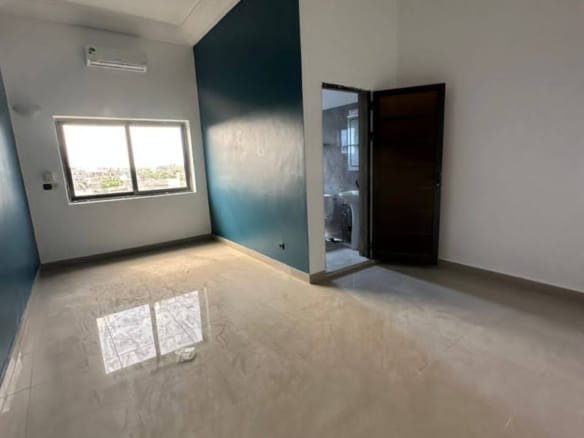 Appartement 5 chambres salon à louer à Fidjrossè_3