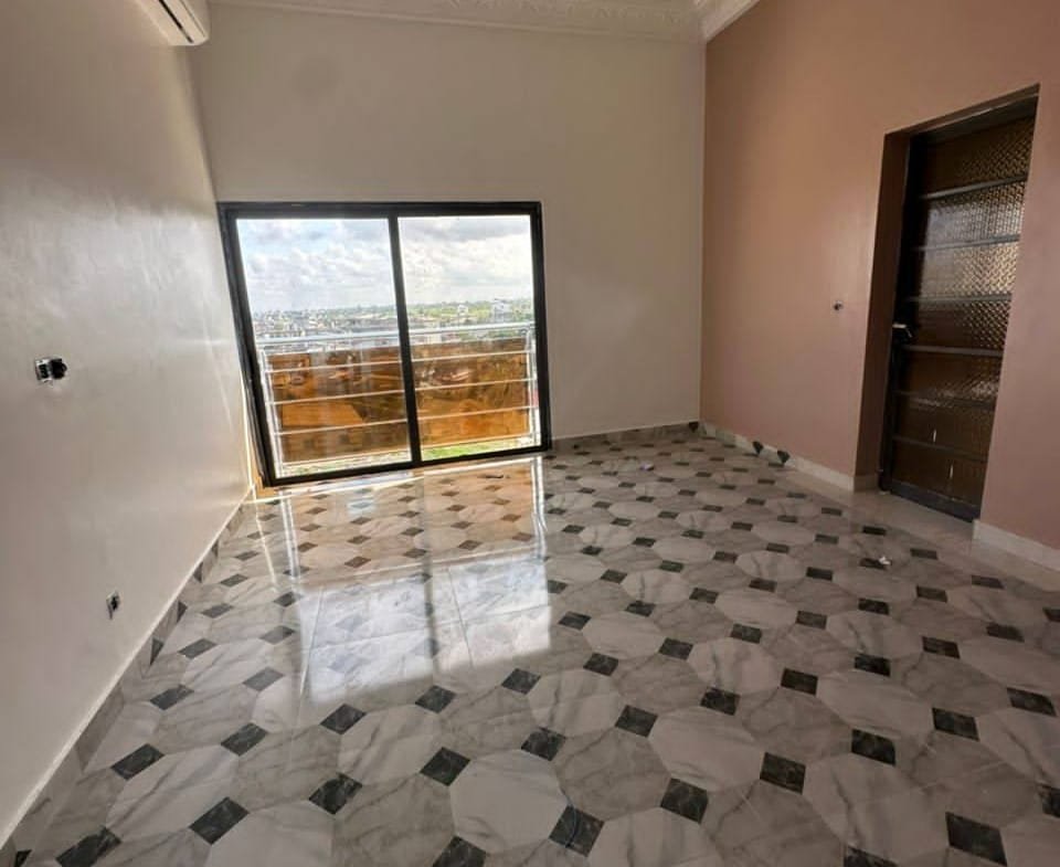 Appartement 5 chambres salon à louer à Fidjrossè_9