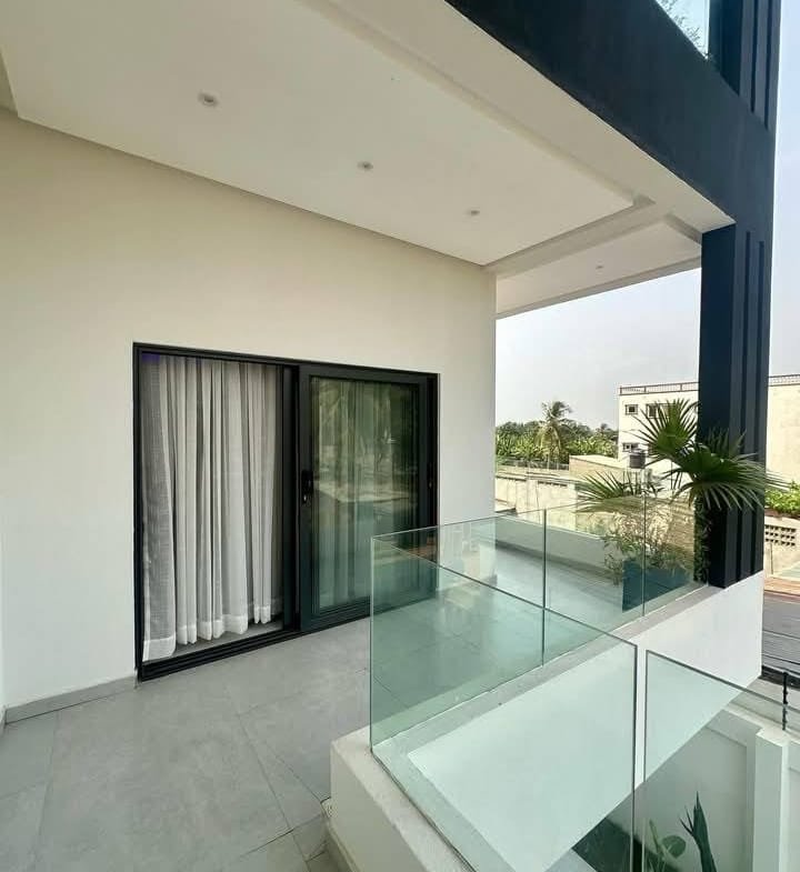 Appartements meublés de 3 pièces à louer à Fidjrossè