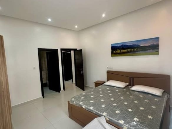 Appartements meublés de 3 pièces à louer à Fidjrossè_11