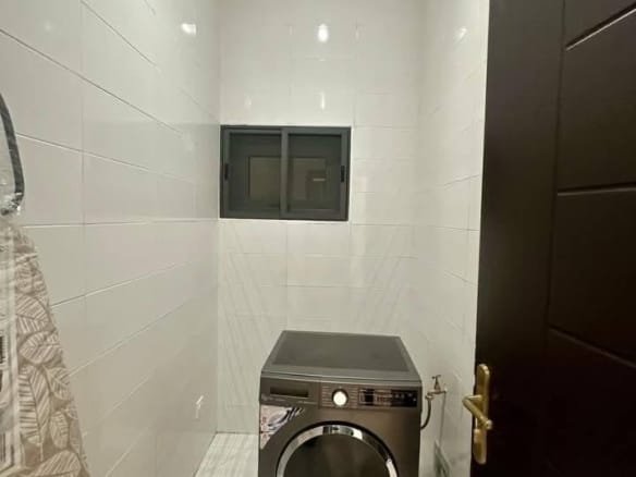 Appartements meublés de 3 pièces à louer à Fidjrossè_16